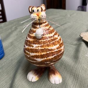 2006 ANIMAL ANTICS bobble body brown striped cat with computer mouse